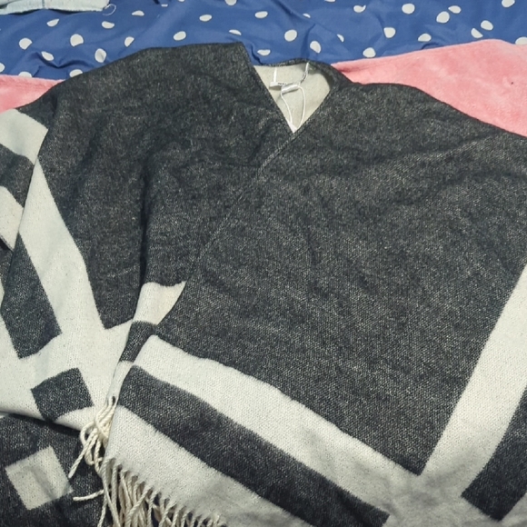 Walter Baker Monochrome Knit Poncho - Picture 4 of 8